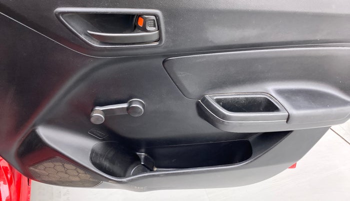 2021 Maruti Swift LXI, Petrol, Manual, 1,18,937 km, Driver Side Door Panels Control