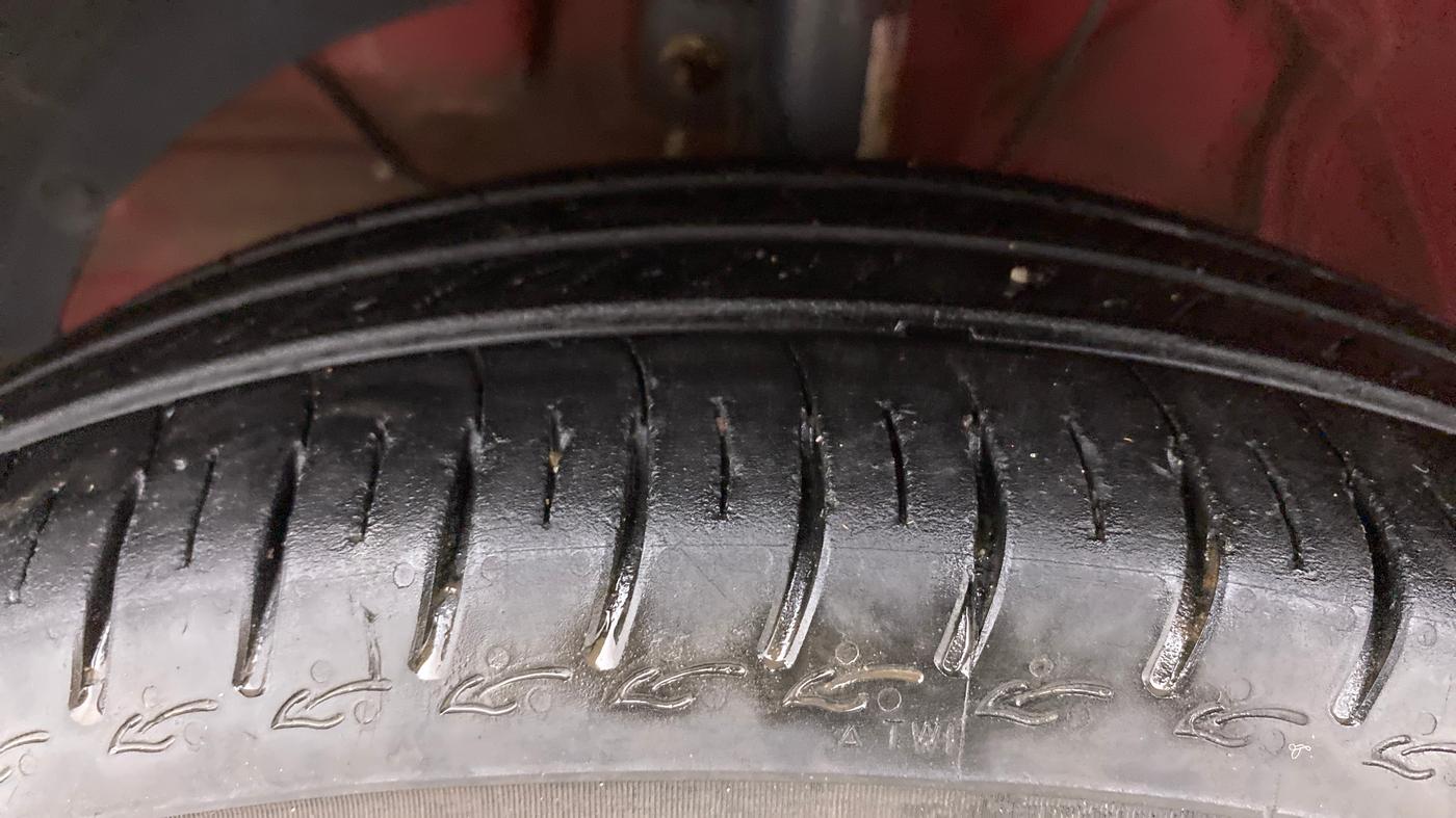 2021 Maruti Swift LXI, Petrol, Manual, 1,18,937 km, Left Front Tyre Tread