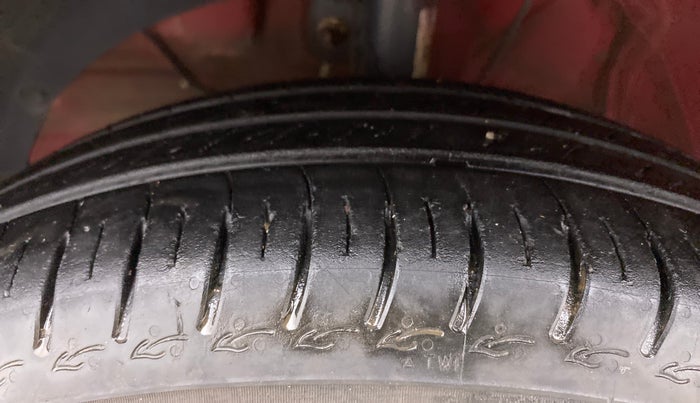 2021 Maruti Swift LXI, Petrol, Manual, 1,18,937 km, Left Front Tyre Tread