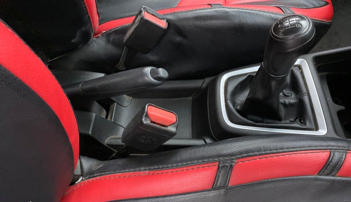 2021 Maruti Swift LXI, Petrol, Manual, 1,18,937 km, Gear Lever
