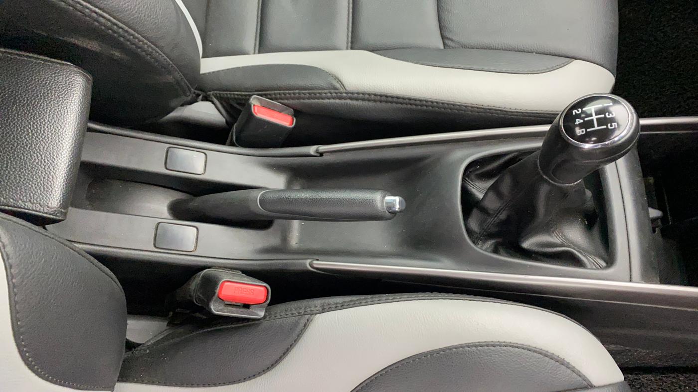 2019 Maruti Baleno ALPHA PETROL 1.2, Petrol, Manual, 84,333 km, Gear Lever