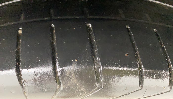 2019 Maruti Baleno ALPHA PETROL 1.2, Petrol, Manual, 84,333 km, Right Front Tyre Tread