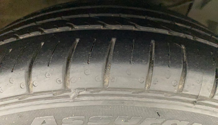 2015 Maruti Ciaz ZDI+ SHVS RS, Diesel, Manual, 62,375 km, Right Front Tyre Tread
