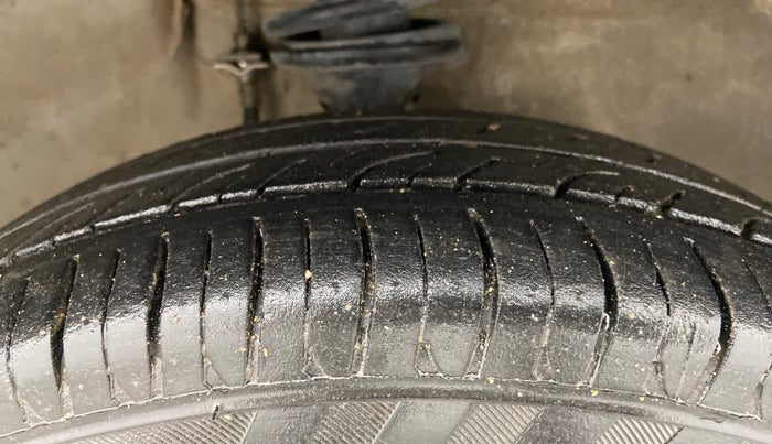2015 Maruti Alto 800 LXI, Petrol, Manual, 41,015 km, Right Front Tyre Tread
