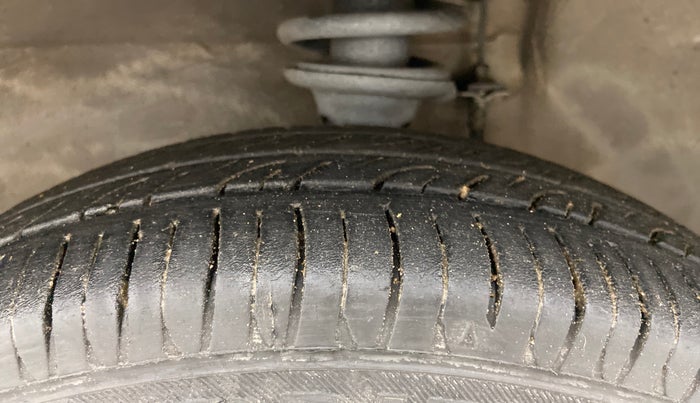 2015 Maruti Alto 800 LXI, Petrol, Manual, 41,015 km, Left Front Tyre Tread