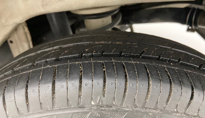2015 Maruti Alto 800 LXI, Petrol, Manual, 41,015 km, Left Rear Tyre Tread