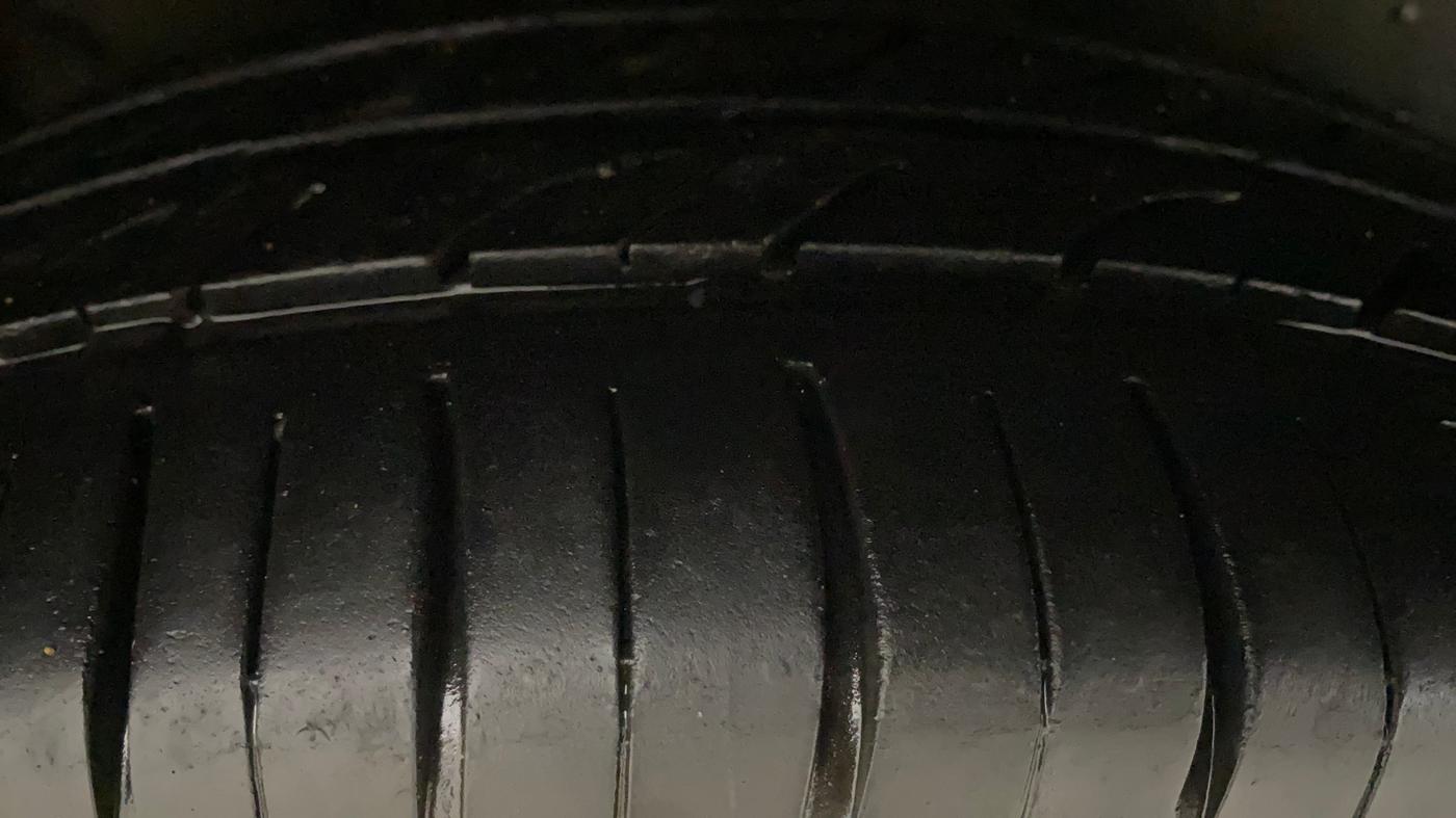 2013 Maruti Ertiga ZXI, Petrol, Manual, 70,518 km, Right Rear Tyre Tread