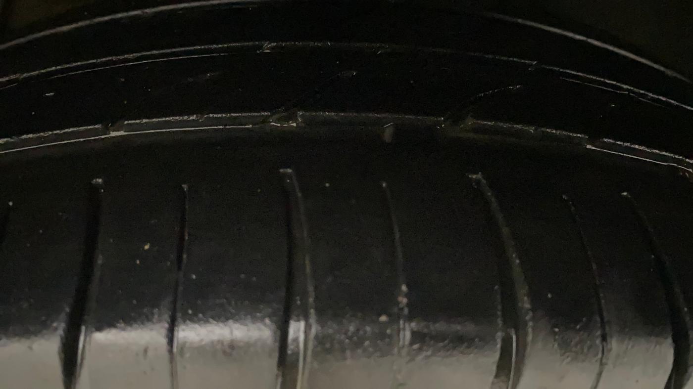 2013 Maruti Ertiga ZXI, Petrol, Manual, 70,518 km, Left Front Tyre Tread