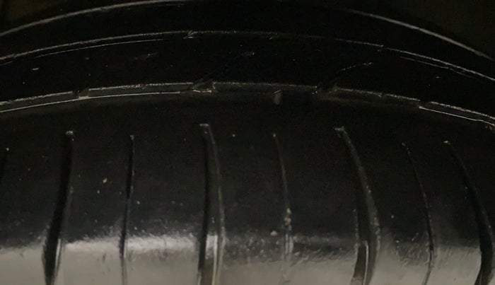 2013 Maruti Ertiga ZXI, Petrol, Manual, 70,324 km, Left Front Tyre Tread