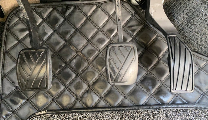 2013 Maruti Ertiga ZXI, Petrol, Manual, 70,324 km, Pedals