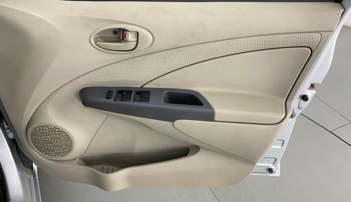 2014 Toyota Etios Liva G, Petrol, Manual, 62,661 km, Driver Side Door Panels Control