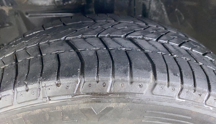 2014 Toyota Etios Liva G, Petrol, Manual, 62,661 km, Left Front Tyre Tread