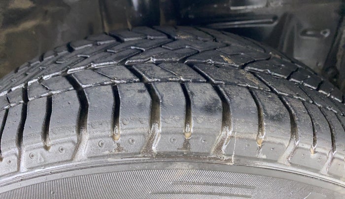 2014 Toyota Etios Liva G, Petrol, Manual, 62,661 km, Right Front Tyre Tread