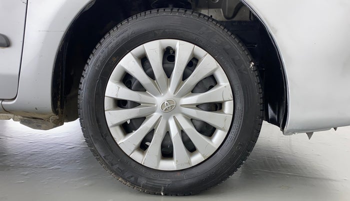 2014 Toyota Etios Liva G, Petrol, Manual, 62,661 km, Right Front Wheel