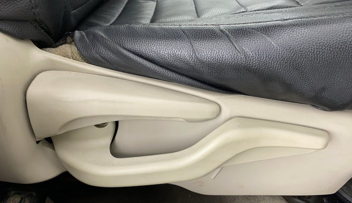 2014 Toyota Etios Liva G, Petrol, Manual, 62,661 km, Driver Side Adjustment Panel