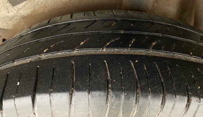 2014 Maruti Celerio VXI d, Petrol, Manual, 91,417 km, Left Rear Tyre Tread