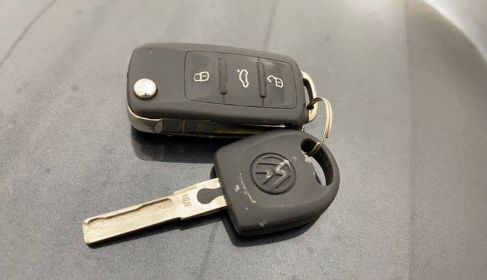 2020 Volkswagen Polo COMFORTLINE PLUS 1.0L MPI, Petrol, Manual, 38,756 km, Key Close Up