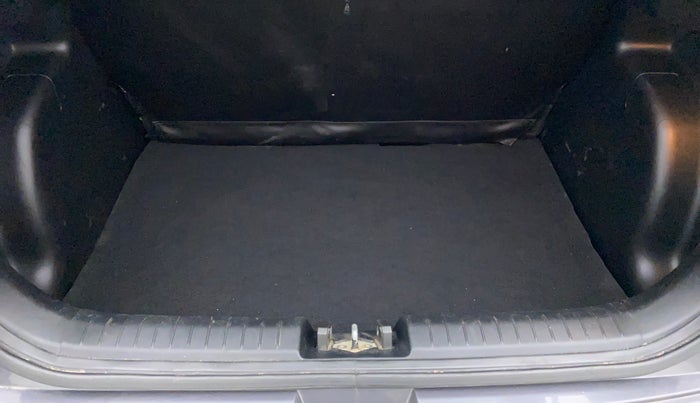 2019 Hyundai VENUE SX 1.4 CRDI, Diesel, Manual, 74,014 km, Boot Inside