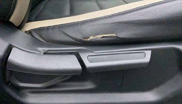 2019 Hyundai VENUE SX 1.4 CRDI, Diesel, Manual, 74,014 km, Driver Side Adjustment Panel