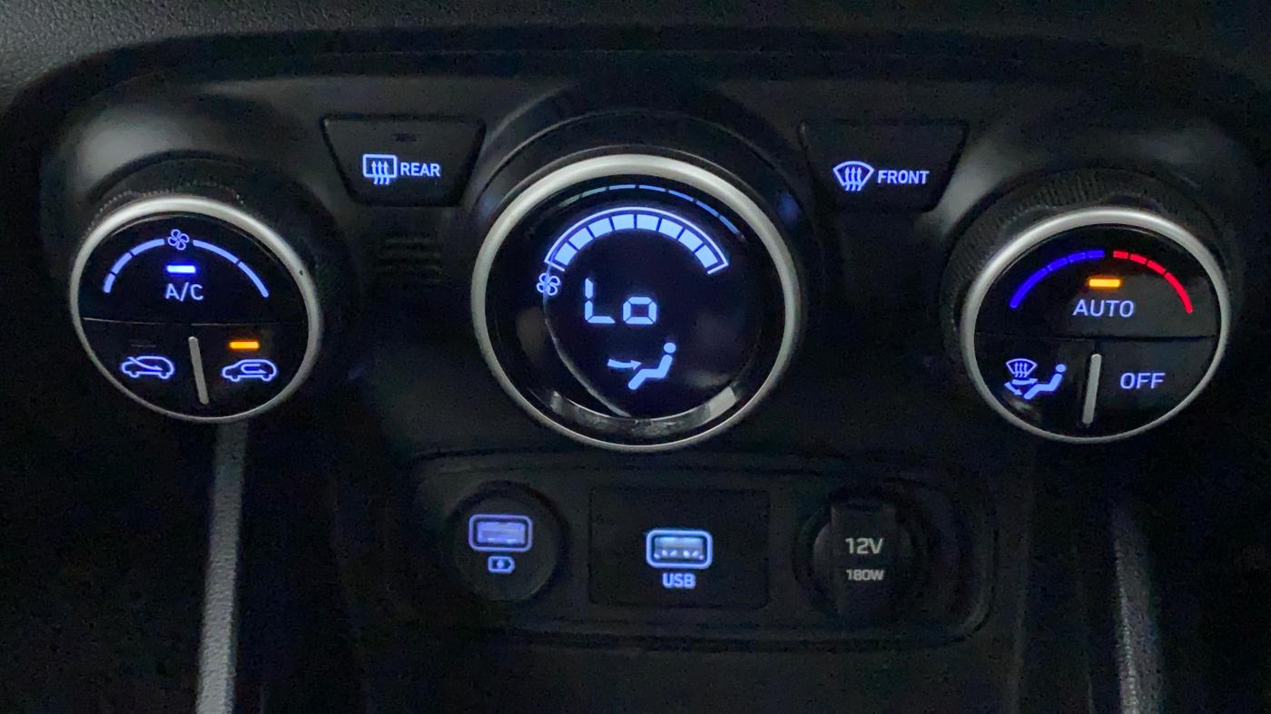 2019 Hyundai VENUE SX 1.4 CRDI, Diesel, Manual, 74,014 km, Automatic Climate Control