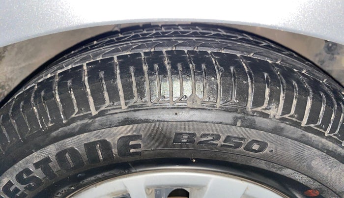 2013 Hyundai i10 SPORTZ 1.1, Petrol, Manual, 46,814 km, Right Front Tyre Tread