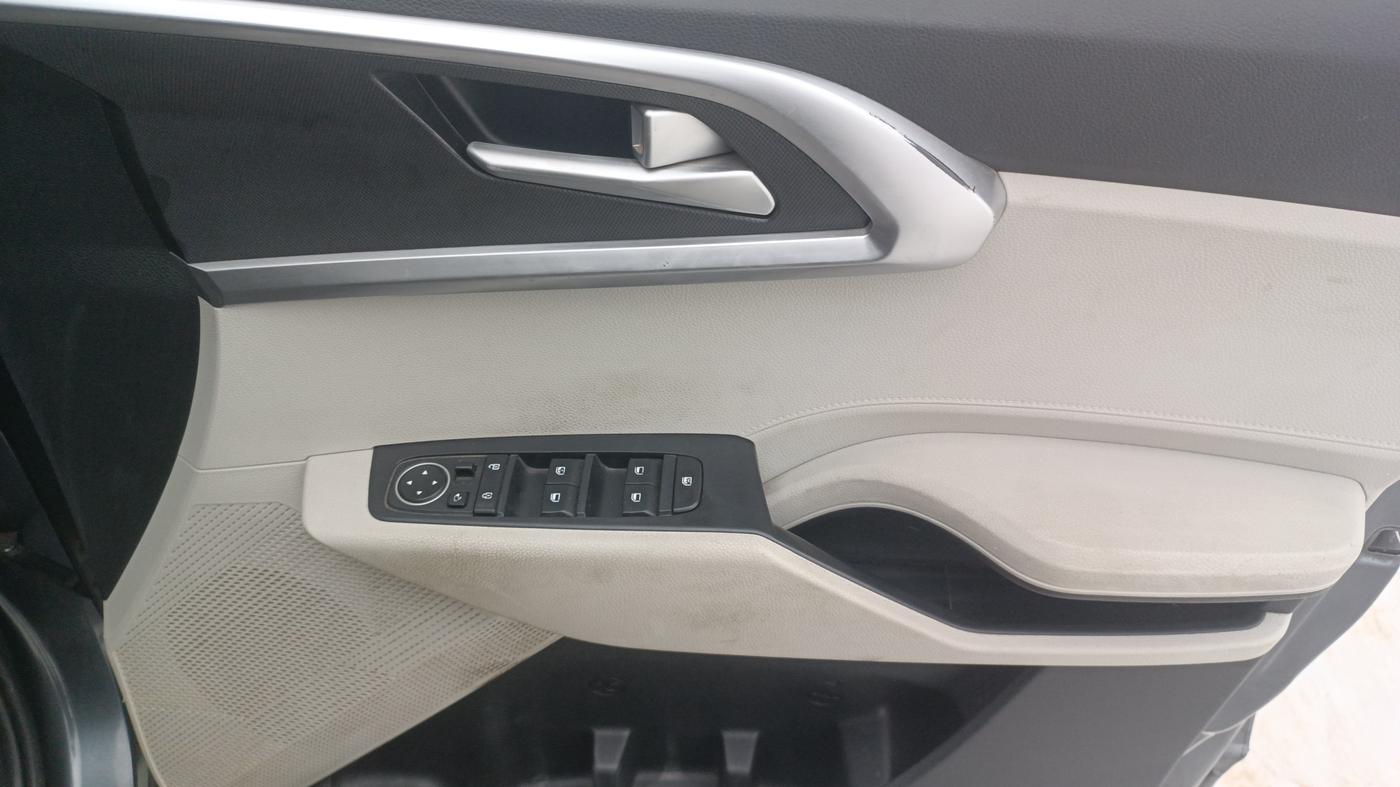 2022 KIA CARENS PRESTIGE PLUS 1.5 DIESEL 7 STR, Diesel, Manual, 1,27,075 km, Driver Side Door Panels Control