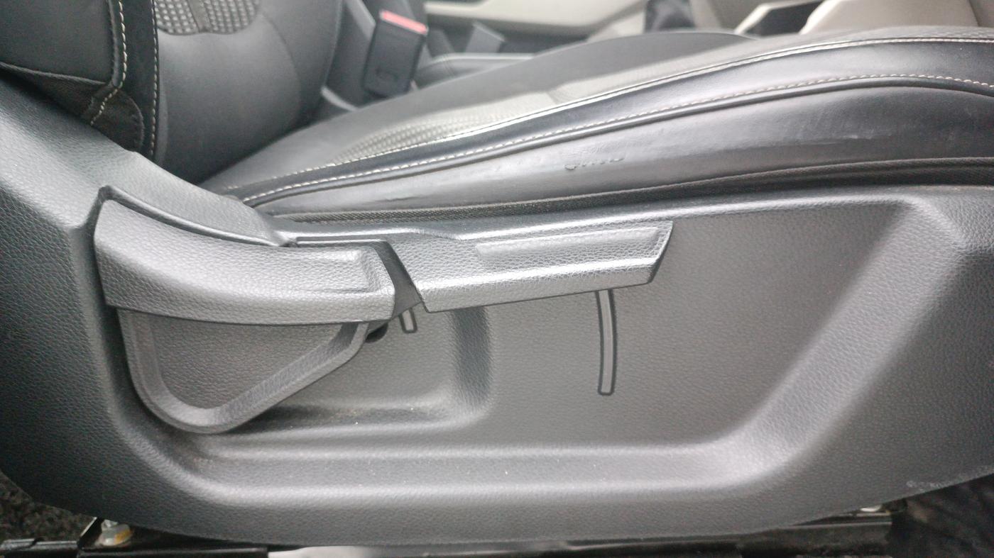 2022 KIA CARENS PRESTIGE PLUS 1.5 DIESEL 7 STR, Diesel, Manual, 1,27,075 km, Driver Side Adjustment Panel