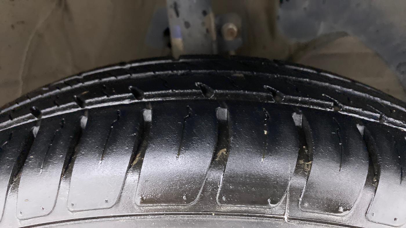 2021 Maruti Swift LXI, Petrol, Manual, 7,402 km, Right Front Tyre Tread