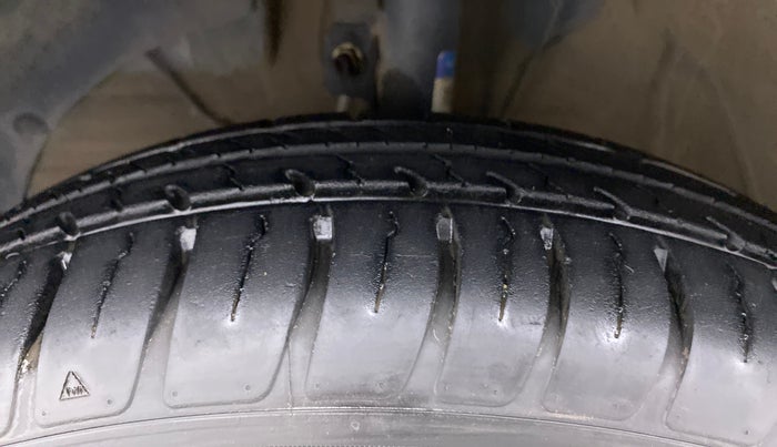 2021 Maruti Swift LXI, Petrol, Manual, 7,402 km, Left Front Tyre Tread