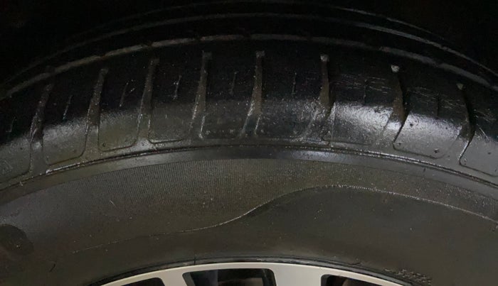 2021 Maruti Swift VXI, Petrol, Manual, 34,844 km, Right Front Tyre Tread