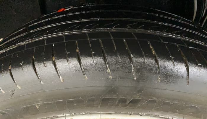 2022 Nissan MAGNITE XE, Petrol, Manual, 34,070 km, Right Rear Tyre Tread