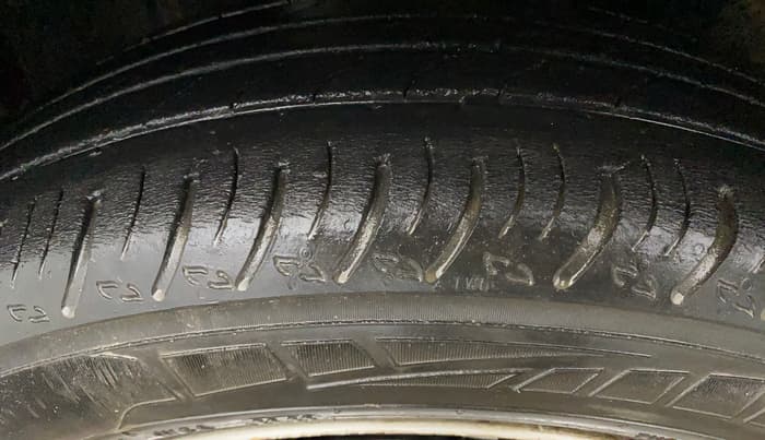 2022 Nissan MAGNITE XE, Petrol, Manual, 34,070 km, Left Front Tyre Tread