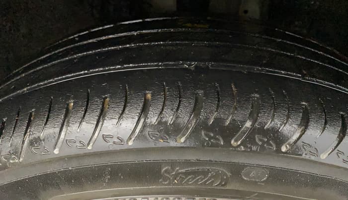2022 Nissan MAGNITE XE, Petrol, Manual, 34,070 km, Right Front Tyre Tread