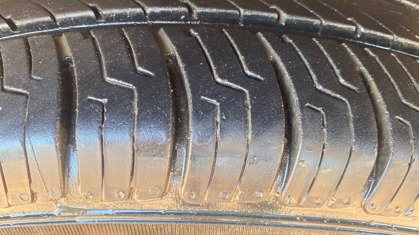 2013 Hyundai i20 ASTA 1.4 CRDI, Diesel, Manual, 1,06,081 km, Left Front Tyre Tread