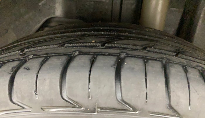 2017 Ford New Figo TREND 1.2 PETROL, Petrol, Manual, 1,00,922 km, Left Rear Tyre Tread