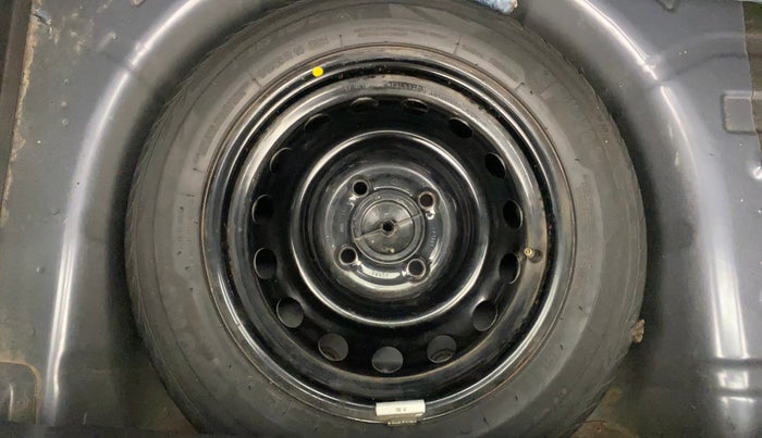 2017 Ford New Figo TREND 1.2 PETROL, Petrol, Manual, 1,00,922 km, Spare Tyre