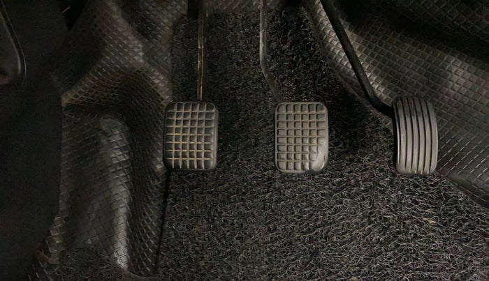 2016 Tata Tiago XZ PETROL, Petrol, Manual, 1,21,915 km, Pedals