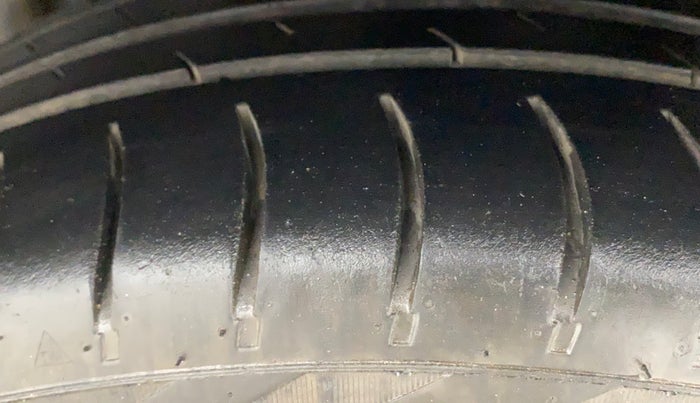 2016 Tata Tiago XZ PETROL, Petrol, Manual, 1,21,915 km, Left Rear Tyre Tread