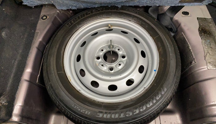 2016 Tata Tiago XZ PETROL, Petrol, Manual, 1,21,915 km, Spare Tyre