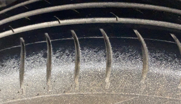 2016 Tata Tiago XZ PETROL, Petrol, Manual, 1,21,915 km, Right Rear Tyre Tread