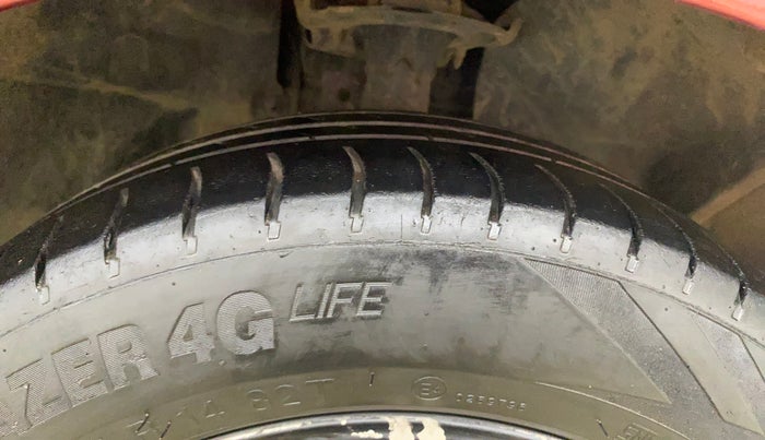 2015 Ford Figo Aspire TITANIUM 1.2 PETROL, Petrol, Manual, 87,026 km, Right Front Tyre Tread