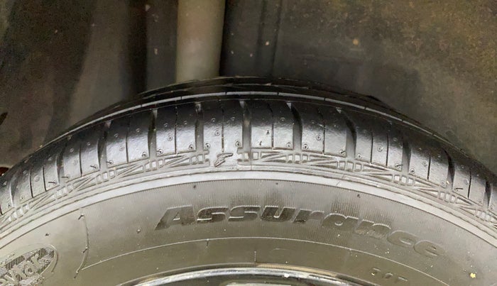 2015 Ford Figo Aspire TITANIUM 1.2 PETROL, Petrol, Manual, 87,026 km, Right Rear Tyre Tread