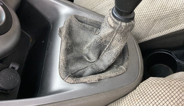 2012 Hyundai i10 MAGNA 1.2, Petrol, Manual, 57,918 km, Gear lever - Boot cover slightly torn