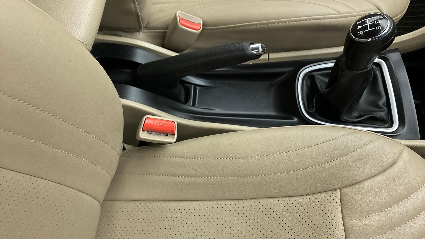 2019 Maruti Ciaz DELTA 1.5 SHVS MT PETROL, Petrol, Manual, 36,491 km, Gear Lever