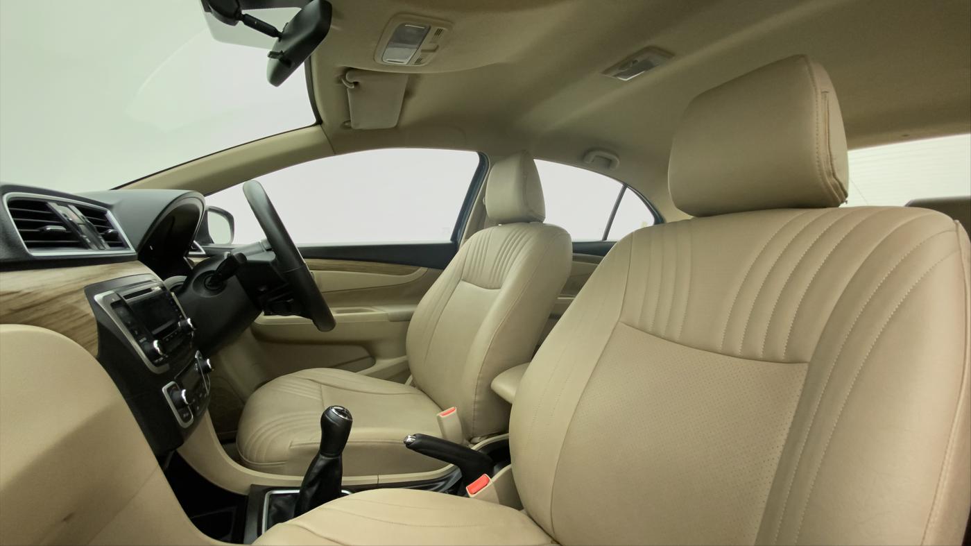 2019 Maruti Ciaz DELTA 1.5 SHVS MT PETROL, Petrol, Manual, 36,491 km, Right Side Front Door Cabin