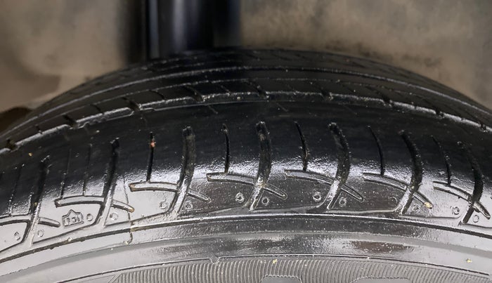 2019 Maruti Ciaz DELTA 1.5 SHVS MT PETROL, Petrol, Manual, 36,491 km, Right Rear Tyre Tread