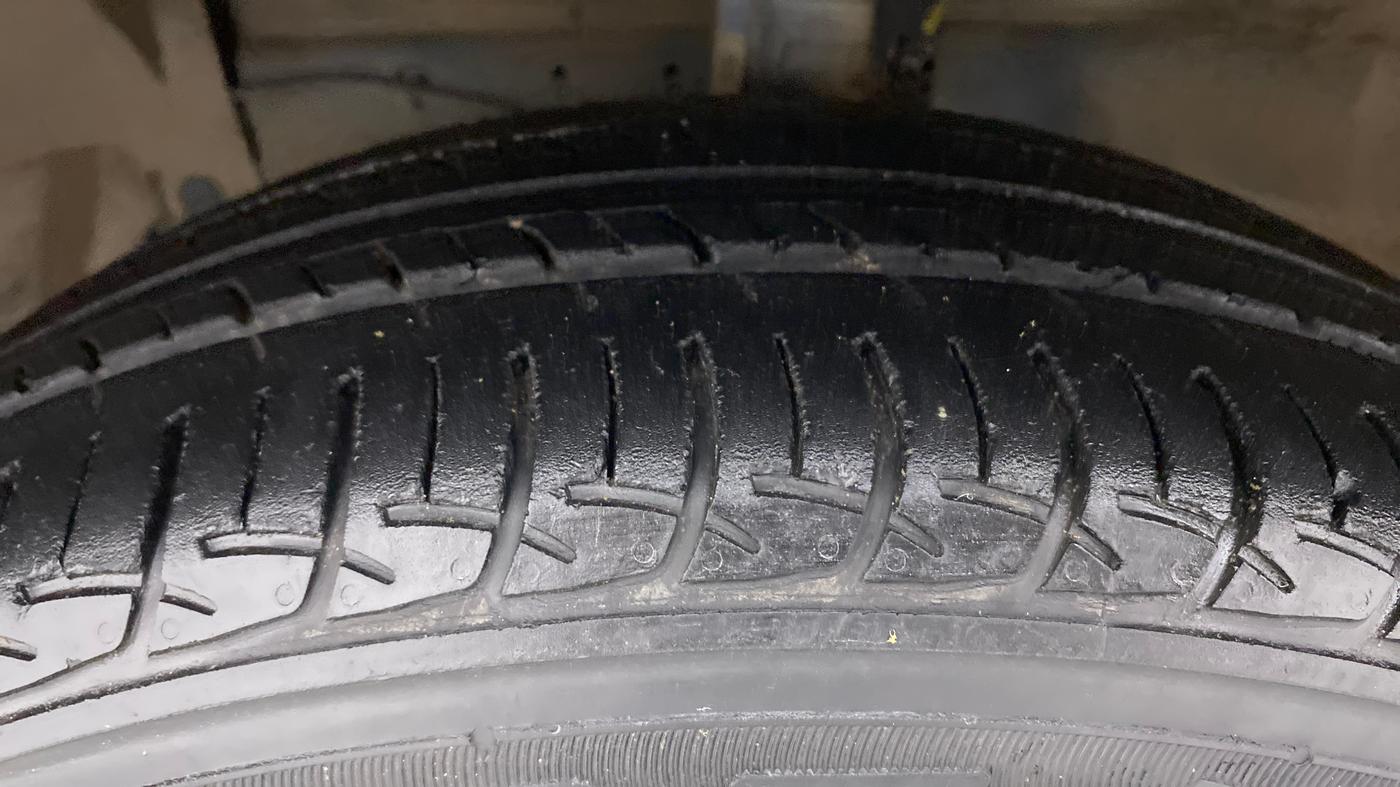 2019 Maruti Ciaz DELTA 1.5 SHVS MT PETROL, Petrol, Manual, 36,491 km, Left Front Tyre Tread