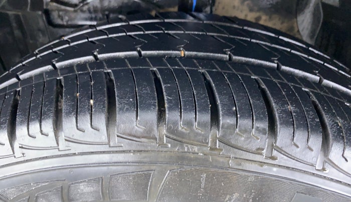 2017 Maruti Vitara Brezza VDI OPT, Diesel, Manual, 67,116 km, Left Front Tyre Tread