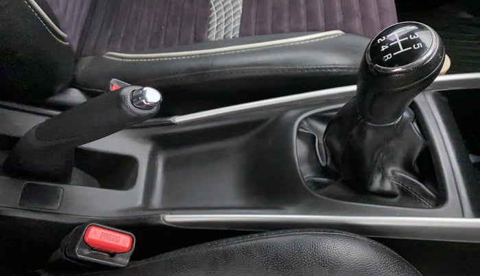 2016 Maruti Baleno DELTA 1.2 K12, Petrol, Manual, 49,301 km, Gear Lever