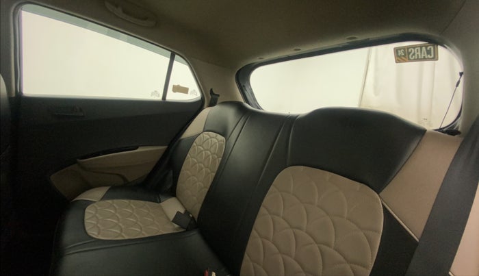 2017 Hyundai Grand i10 MAGNA 1.2 KAPPA VTVT, Petrol, Manual, 42,241 km, Right Side Rear Door Cabin